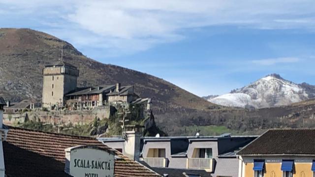 Loft Reve Du Soir 125 M2 Climatise 350 M De La Gare Lägenhet Lourdes Exteriör bild